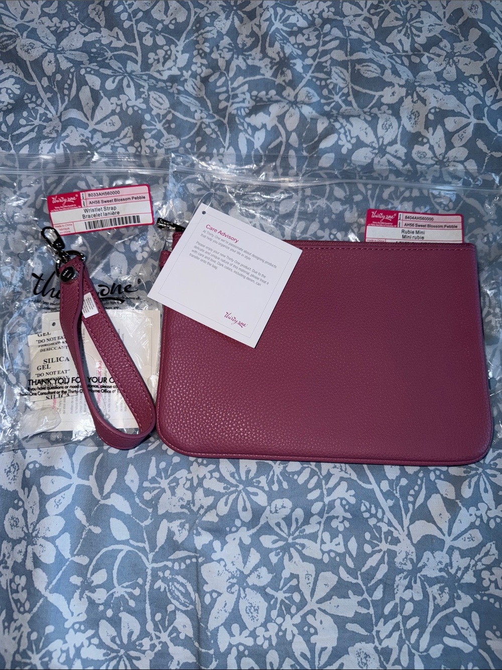 thirty-one Rubie Mini Sweet Blossom Pebble Wristlet with Strap